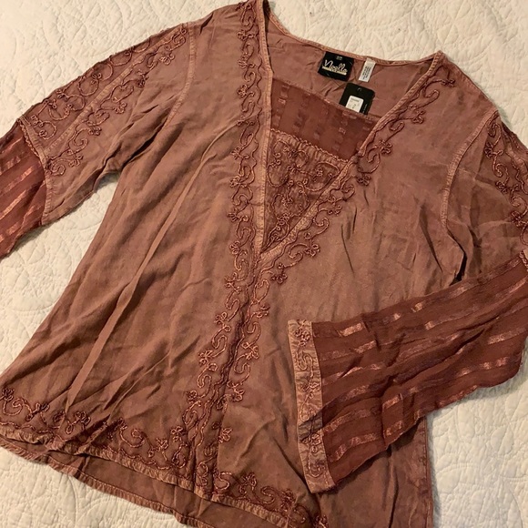 NWT Boho Bell Sleeve Top - Picture 2 of 8